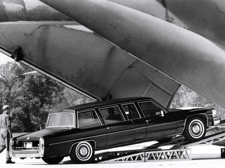  Cadillac Fleetwood Presidential Limousine 1982 года  (фото 3 из 3)